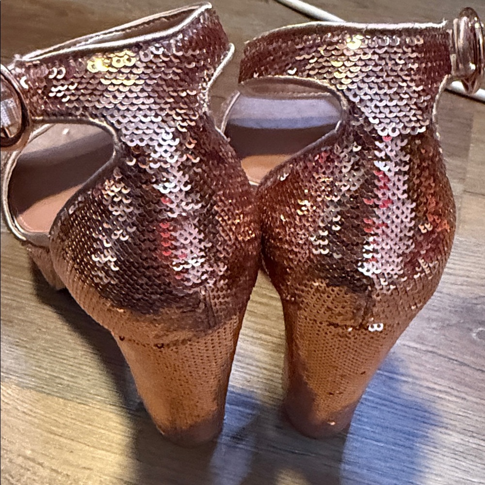 Guess Women's Metallic Rose Heels - Picture 9 of 15